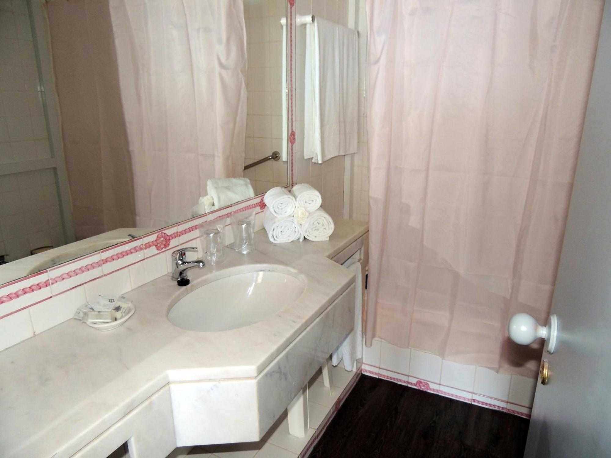 Appartamento con 2 Camere da Letto e Vista Mare Frontale